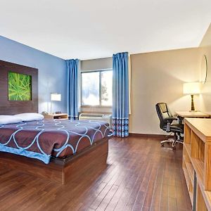 Queen Room Mobility accessible